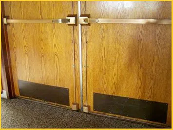 Dayton Locksmith Service Dayton, OH 937-675-4041 - panic-bar-fresh-installation